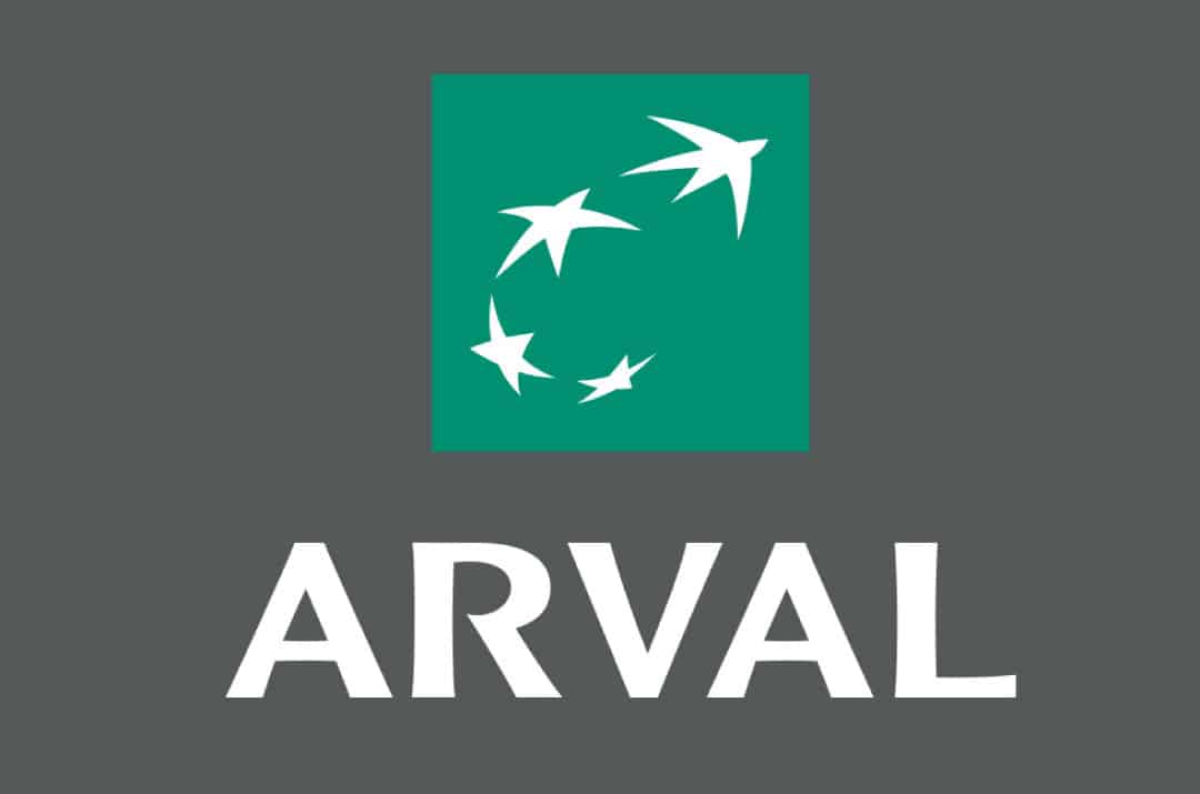 Logo Arval con uccelli bianchi su sfondo verde.
